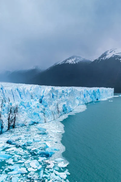 ペリト モレノ氷河はアルゼンチンのサンタクルーズ州にあるロス グラシアレス国立公園内にある氷河である アルゼンチンのパタゴニアで最も重要な観光スポットの一つ — ストック写真