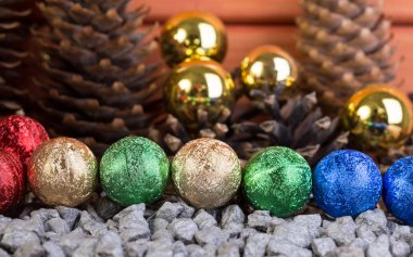 Yeni yıl süslemeleri, tatil için dekoratif elemanlar