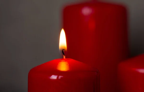 Leuchtend Rote Kerzen Für Einen Feiertag Und Eine Feier — Stockfoto