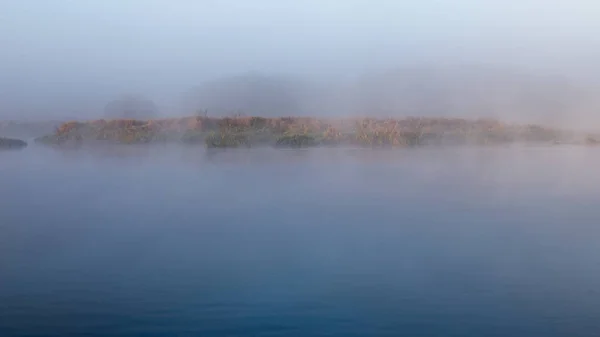 Morgennebel Über Dem Fluss Ein Sanfter Hauch Des Tages — Stockfoto