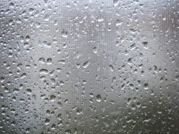 Gocce di pioggia sul vetro della finestra — Foto Stock