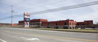 12 Mayıs 2018 - Cole Harbour, Nova Scotia: Çok yoğun spor alanı ve Cole Harbour yerde Forest Hills Parkway üzerinde Kütüphane 