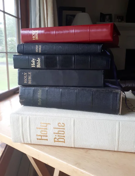 Five Bibles Stacked Table — Stock Photo, Image