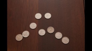 Üzgün-e doğru kuruş dilini ile mutlu olmaktan bir yığın dörtte gider