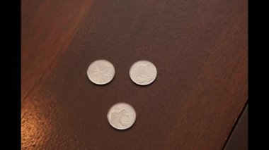 Dörtte bir grup tabloyu mutlu bir gülümseme olur