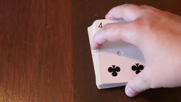 Ein Kartenstapel Wird Halbiert — Stockvideo
