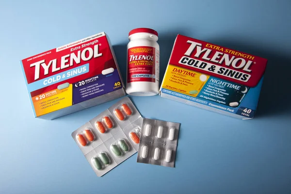 Packages of cold and flu pills — Stock Photo, Image