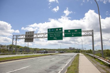 Cole Harbour ve Prens Albert için işaretler