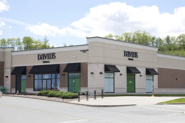 Vista de esquina de la tienda de bodas de David en Dartmouth — Foto de Stock