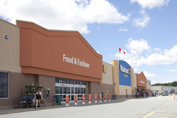 Vista exterior del Supercentro y zona de Alimentación de Walmart — Foto de Stock