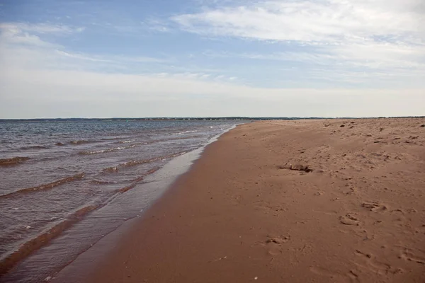 Barro rojo y playa — Foto de Stock