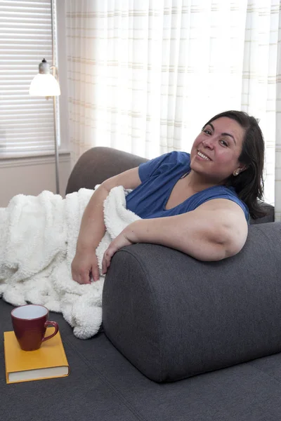 Beautiful smiling in the living room — Stock Photo, Image