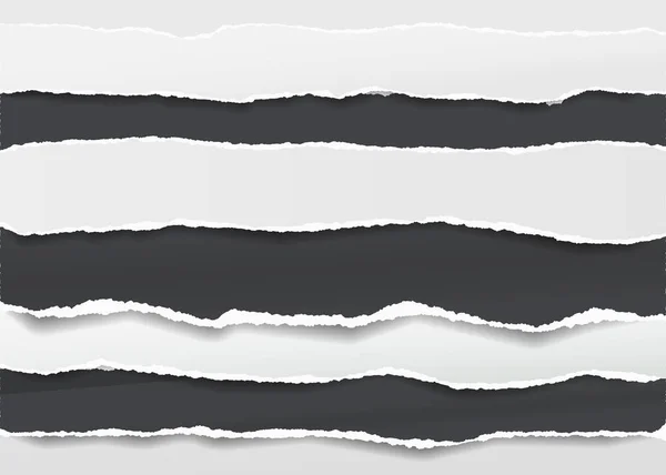 Schwarzer, weiß gerissener, horizontaler Notizpapierstreifen für Text oder Nachricht auf dunklem Hintergrund — Stockvektor