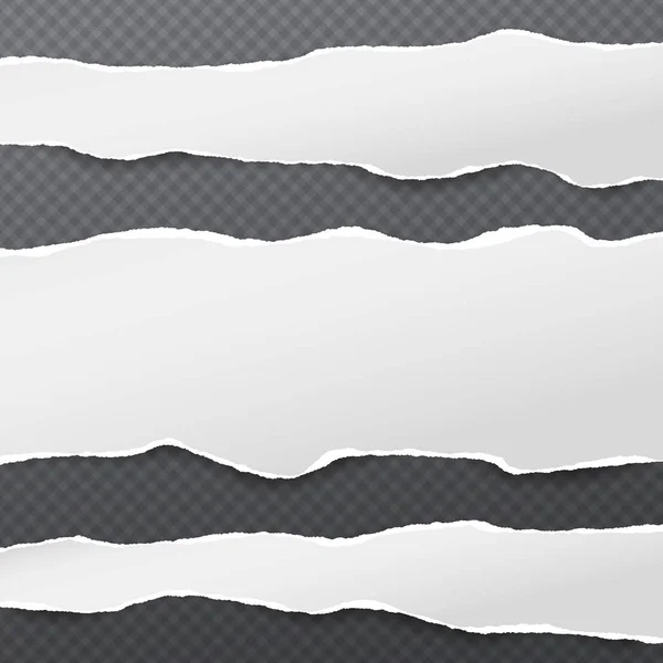 Tiras rasgadas horizontales blancas, papel de nota para texto o mensaje sobre fondo negro cuadrado — Vector de stock