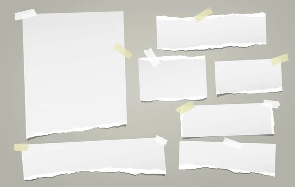 Nota branca, tiras de papel notebook com bordas rasgadas preso com fita adesiva no fundo verde. Ilustração vetorial . —  Vetores de Stock