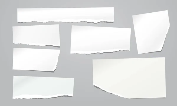 Szakadt cetli, jegyzetfüzet szemcsés papírcsíkok a szürke háttérben. Vektorillusztráció — Stock Vector