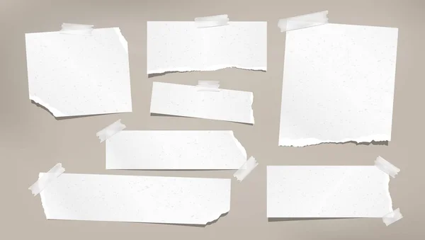 Білий сірий стиснутий, рваний нотатки, блокнот паперові смуги, застрягли з липкою стрічкою на коричневому фоні. Векторні ілюстрації — стоковий вектор