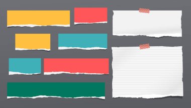 Beyaz renkli sökük, yırtık Not, Notebook kağıt şeritler, siyah arka planda yapışkan bant ile sıkışmış. Vektör Illustration