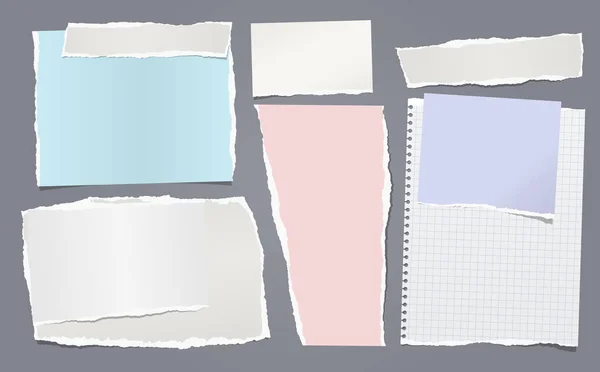 Nota rasgada branco e colorido, peças de papel notebook preso no fundo azul escuro. Ilustração vetorial — Vetor de Stock