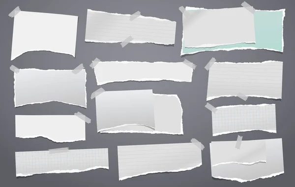 Rasgado de nota blanca, tiras de papel de cuaderno y piezas pegadas con pegajoso sobre fondo gris oscuro. Ilustración vectorial — Vector de stock