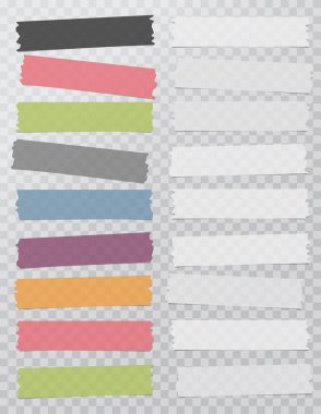 Beyaz ve renkli farklı boyutlarda yapıştırıcı, yapışkan, maskeleme, koli bandı, kağıt parçaları beyaz arkaplanda.