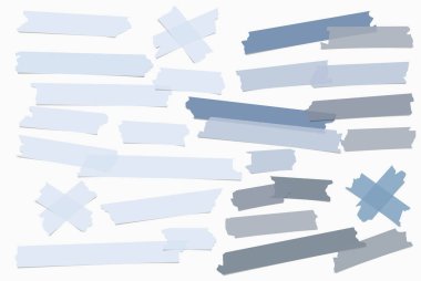 Mavi, farklı boyutlarda yapıştırıcı, yapışkan, maskeleme, koli bandı, kağıt parçaları beyaz arka planda.