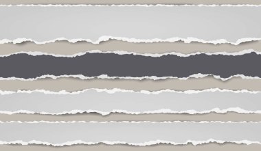 Yumuşak gölgeli yırtık siyah-beyaz kağıt parçaları mesaj için kahverengi arka planda. Vektör illüstrasyonu