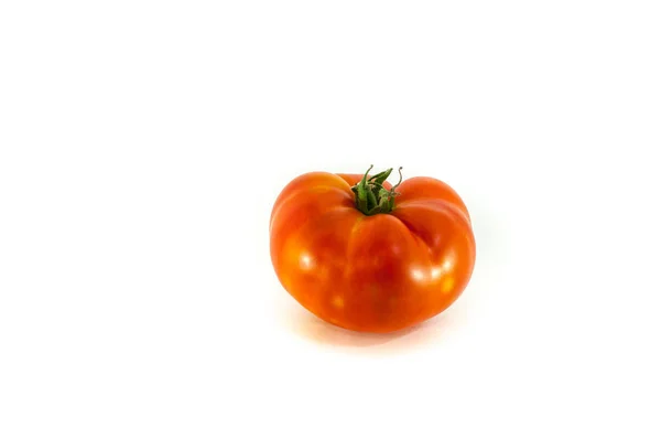 Φρέσκια Κόκκινη Ντομάτα Απομονωμένη Λευκό Φόντο — Φωτογραφία Αρχείου
