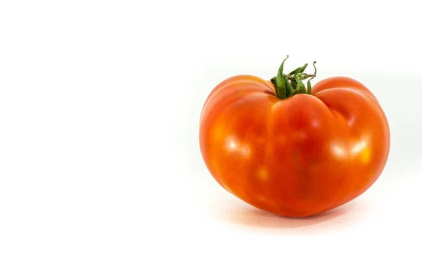 Tomate Rojo Fresco Aislado Sobre Fondo Blanco — Foto de Stock