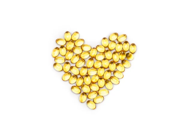 Balık yağı, yumuşak kapsül, omega, ek beyaz arka plan üzerinde sağlıklı ürün kavramı izole kalp şekli