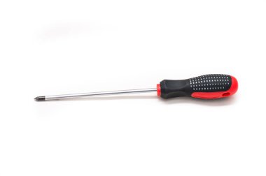 Parlak metal tornavida ile plastik siyah ve kırmızı saplı, kavramı el emeği ve onarım tamir için. Beyaz arka plan üzerinde izole kırmızı tornavida