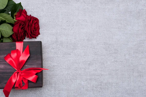 Beautiful Gift Box Red Ribbon Fresh Red Roses Empty Space — Stock Photo, Image