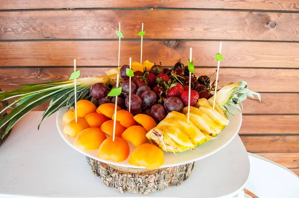 plaka ile karışık meyve