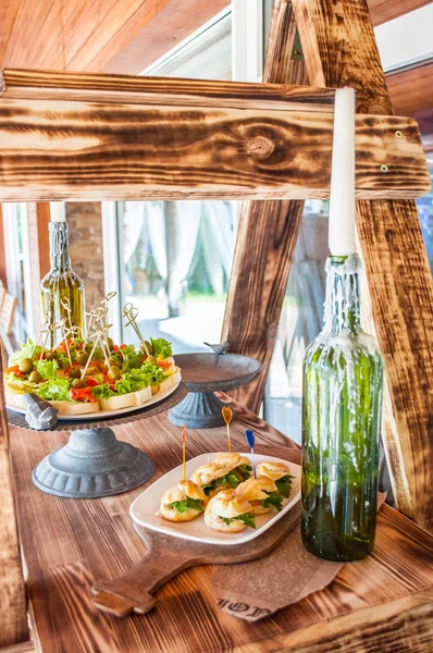 Tatil başlamadan önce terasta atıştırmalıklar.