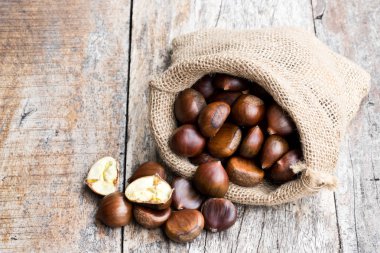 taze kestane çuval torba eski ahşap tablo 