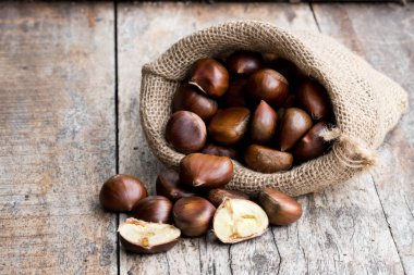 taze kestane çuval torba eski ahşap tablo 