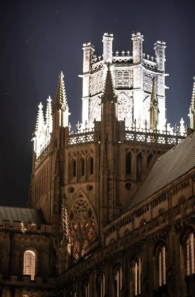 Gece Işıklı Ely Katedrali Nde Görüntüsünü — Stok fotoğraf