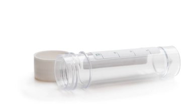 Plastik ilaç şişesi beyaz izole 