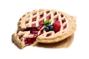 Beyaz izole ev yapımı bütün orman meyve tart 