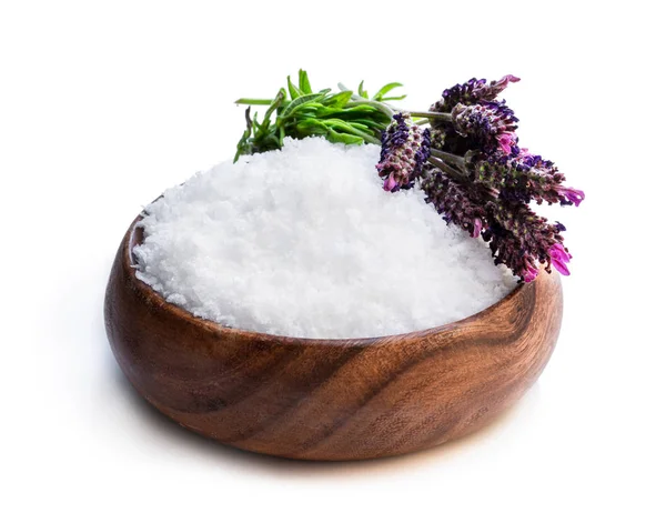 Lavendel salt i träskål isolerad på vitt — Stockfoto