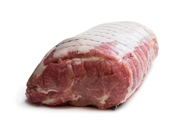 Junta de hombro de cerdo fresco con cordón de cocción aislado en blanco. Listo para cocinar . —  Fotos de Stock