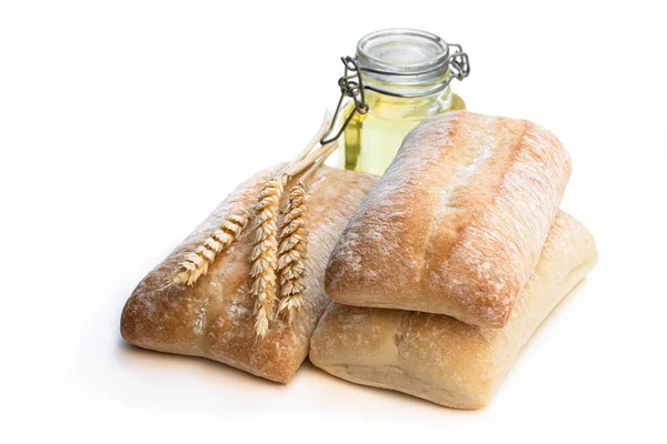 Italiensk slaybrød ciabatta med olivenolje isolert på hvitt – stockfoto