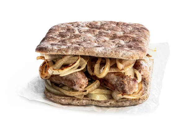 Sandwich Met Worsten Uien Koken Geïsoleerd Wit — Stockfoto