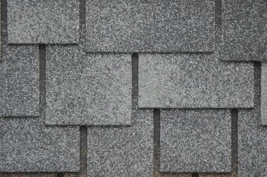 Koşu bandı üzerinde kauçuk asfalt kırıntısı doku. Binanın çatısı beton ve rekarn ile kaplıdır. Arka plan tuğla küçük parçalar