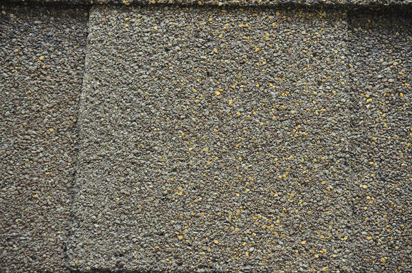 Текстура резиненного асфальта крошки на беговой дорожке. Крыша здания покрыта бетоном и смолой. Фон маленькие кусочки кирпича
