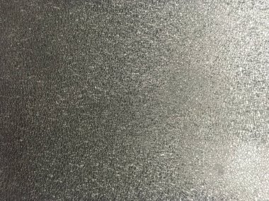 Koşu bandı üzerinde kauçuk asfalt kırıntısı doku. Binanın çatısı beton ve rekarn ile kaplıdır. Arka plan tuğla küçük parçalar