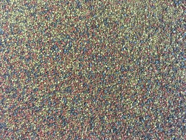 Koşu bandı üzerinde kauçuk asfalt kırıntısı doku. Binanın çatısı beton ve rekarn ile kaplıdır. Arka plan tuğla küçük parçalar