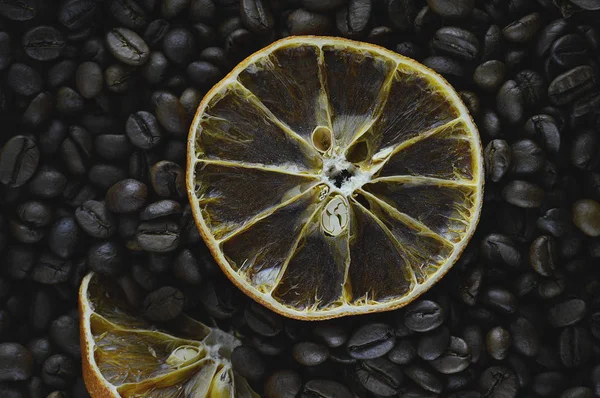 Slice Ripe Orange Background Fragrant Coffee Beans — Stock Photo, Image