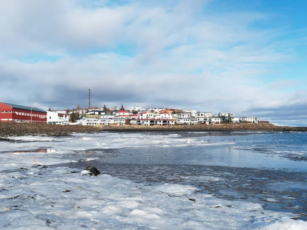 Borgarnes cidade, oeste da Islândia no inverno — Fotografia de Stock