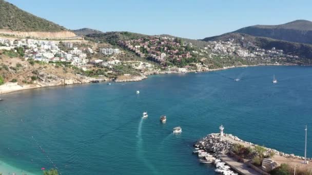 Barco Acercándose Puerto Azul Del Mar Cielo Kalkan Turquía — Vídeos de Stock